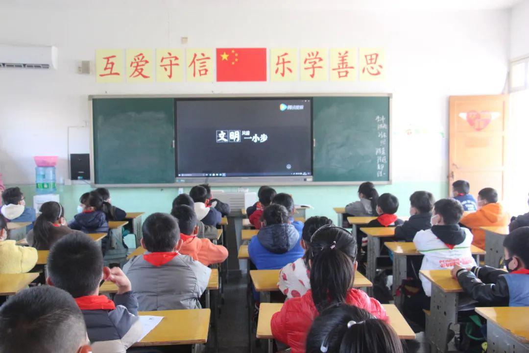 鄂尔多斯市总工会举办迎新春劳模工匠茶话会暨系列颁奖活动